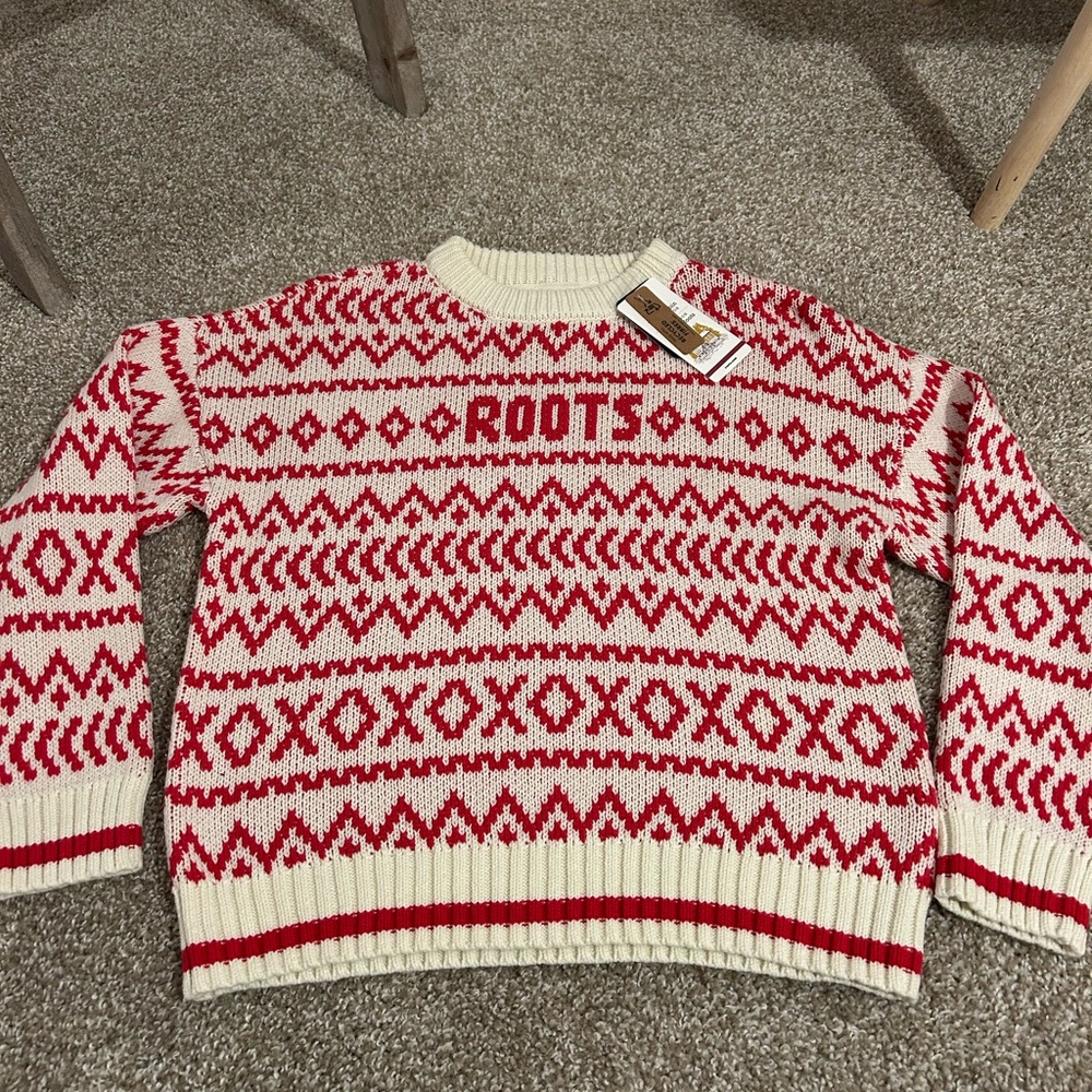 Roots kids NWT sweater size large